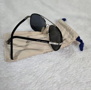 Louis Vuitton Attraction Pilot Sunglasses EUC